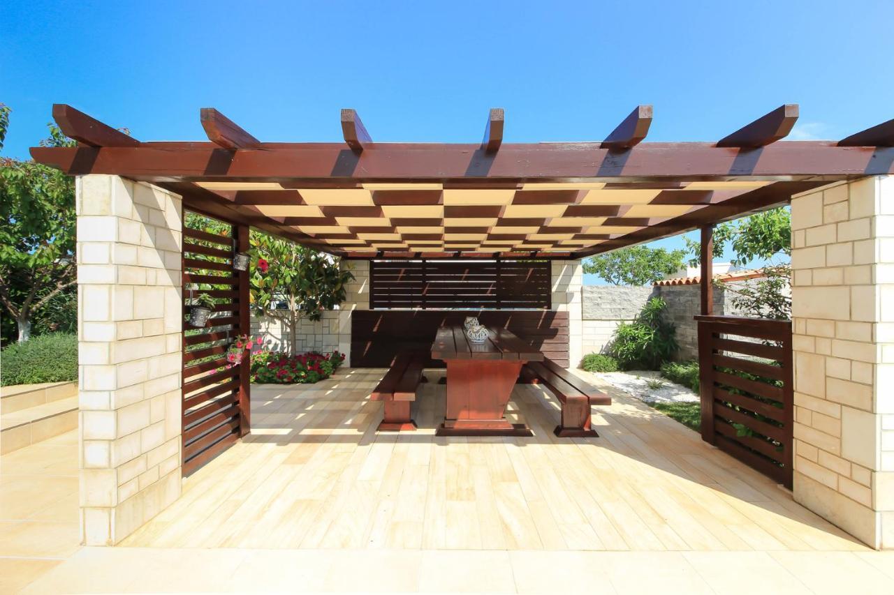 Modern Villa Nerina With Private Pool Near Pula Dış mekan fotoğraf