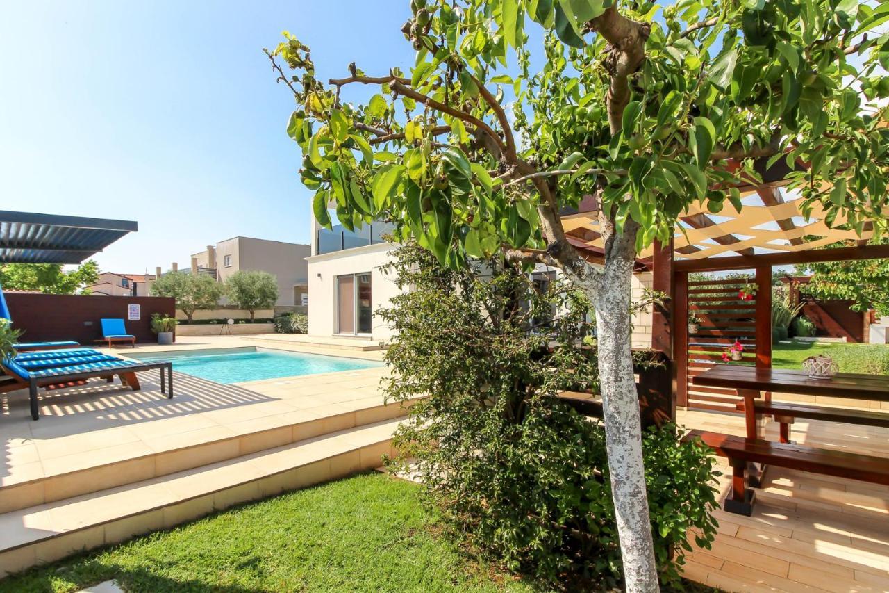 Modern Villa Nerina With Private Pool Near Pula Dış mekan fotoğraf