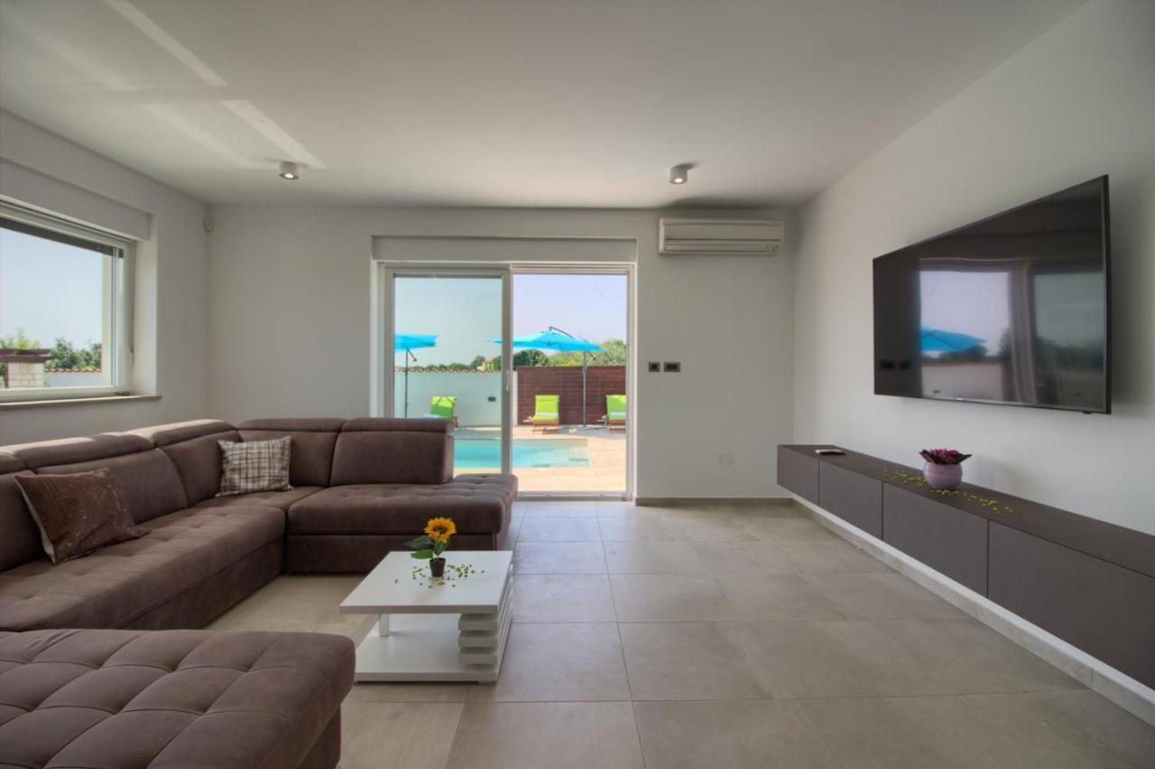 Modern Villa Nerina With Private Pool Near Pula Dış mekan fotoğraf