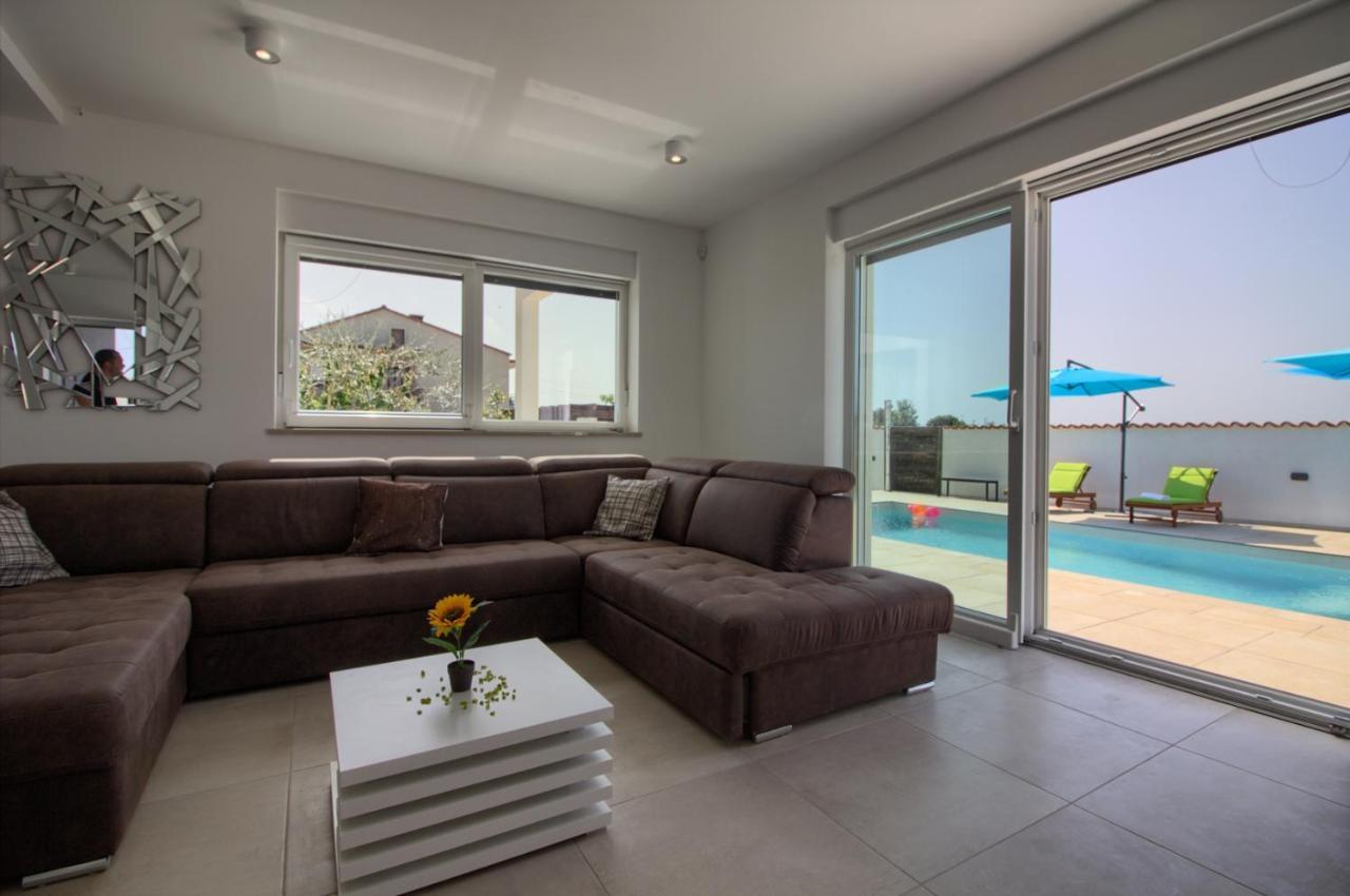 Modern Villa Nerina With Private Pool Near Pula Dış mekan fotoğraf