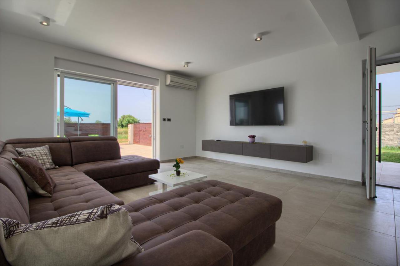 Modern Villa Nerina With Private Pool Near Pula Dış mekan fotoğraf