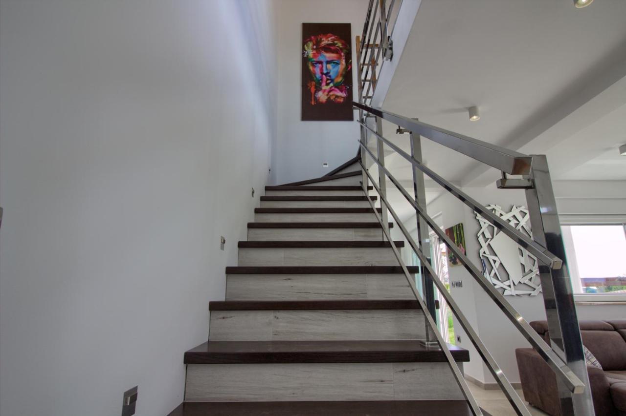 Modern Villa Nerina With Private Pool Near Pula Dış mekan fotoğraf