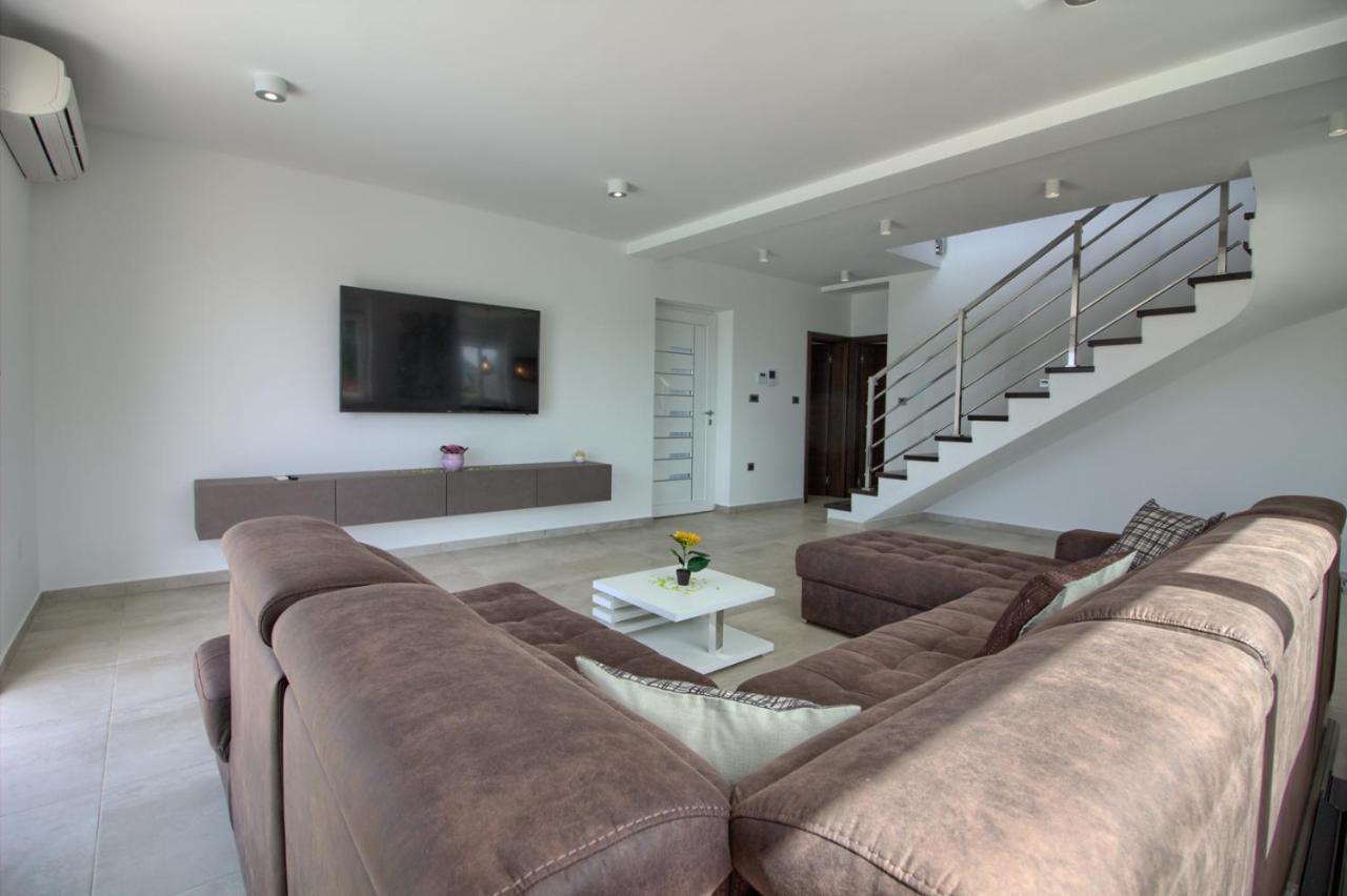 Modern Villa Nerina With Private Pool Near Pula Dış mekan fotoğraf